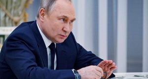 Πούτιν: Απειλεί με «άμεσα» αντίποινα όποιον παρέμβει στην Ουκρανία