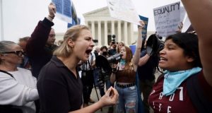 Σφοδρές αντιδράσεις στις Η.Π.Α. για πιθανή άρση του δικαιώματος των…