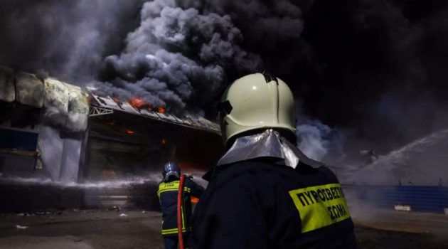 Ισχυρή έκρηξη σε εργοστάσιο στα Γρεβενά – Πληροφορίες για τραυματίες