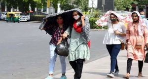 Φονικός καύσωνας «σαρώνει» την Ινδία