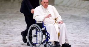 Πάπας Φραγκίσκος: Σε αναπηρικό αμαξίδιο