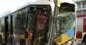 Τροχαίο με λεωφορείο στην Παραλιακή: Έξι ελαφρά τραυματίες