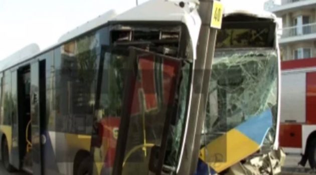 Τροχαίο με λεωφορείο στην Παραλιακή: Έξι ελαφρά τραυματίες