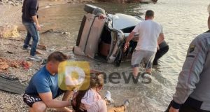 Σαλαμίνα: Μητέρα με δύο παιδιά έπεσαν με το αυτοκίνητο από…