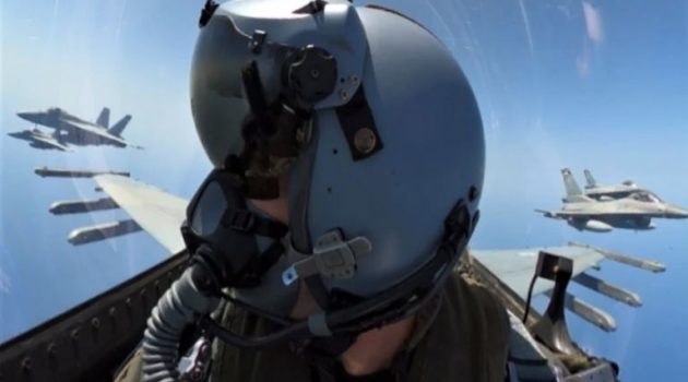 «Top Gun» στο Ιόνιο: Συνεκπαίδευση ελληνικών μαχητικών με δύο αεροπλανοφόρα (Video)