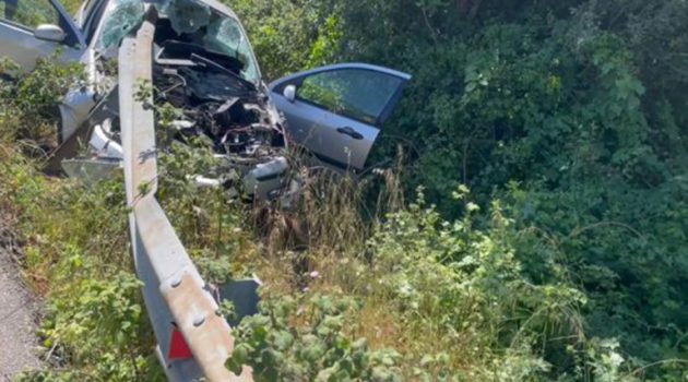 Τραγωδία στην Αμφιλοχία: Αυτοκίνητο «καρφώθηκε» σε στηθαίο – Νεκρός ο οδηγός (Video)
