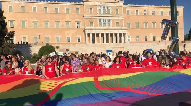 Athens Pride: Μαζική συμμετοχή στην πορεία υπερηφάνειας (Videos – Photos)