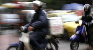 «Βόλτα» με κλεμμένο μηχανάκι διανομέα για 41χρονο στο Αγρίνιο