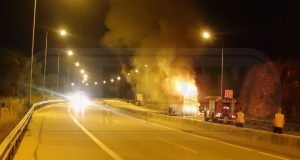 Ιωάννινα: Νταλίκα στην Εγνατία Οδό παραδόθηκε στις φλόγες (Video –…