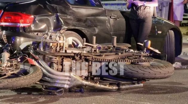 Νέο σοβαρό τροχαίο στην Πάτρα – Διαλύθηκε η μηχανή που έπεσε σε αυτοκίνητο (Video)