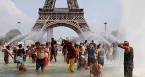 Σε συναγερμό η Γαλλία λόγω καύσωνα – Απαγορεύτηκαν μέχρι και…