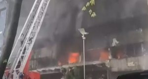 Φωτιά σε επιχειρηματικό κέντρο της Μόσχας – Δεκάδες εγκλωβισμένοι (Video)
