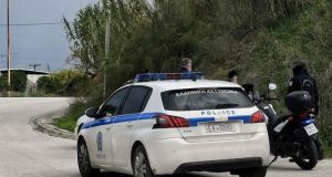 Σκηνές Φαρ Ουέστ στα Λεχαινά: Έκλεψε αυτοκίνητο και έσερνε τον…