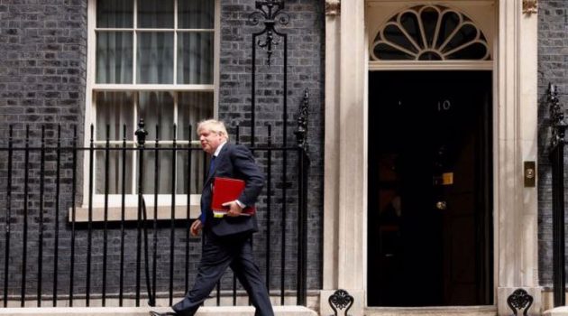 Τζόνσον: Παραιτείται ο Βρετανός Πρωθυπουργός