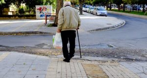 Θεσσαλονίκη: Πώς μια 53χρονη απέσπασε 40.000 ευρώ από ηλικιωμένο
