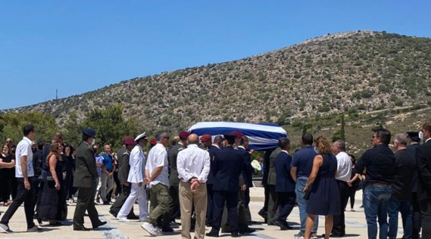 Πτώση ελικοπτέρου στη Σάμο: Θρήνος στην κηδεία του 49χρονου από την Πρέβεζα