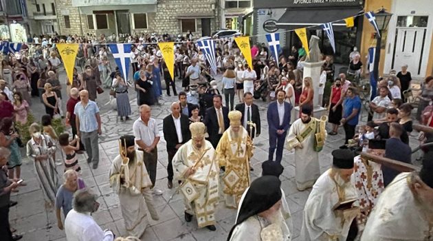 Η Ναύπακτος γιορτάζει την Αγία Παρασκευή – Πλήθος κόσμου στη λιτάνευση της Ιερής εικόνας (Videos – Photos)