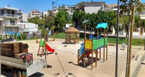Τοποθέτηση Παιδικής Χαράς στην Πλατεία στις Εργατικές Κατοικίες στην περιοχή…