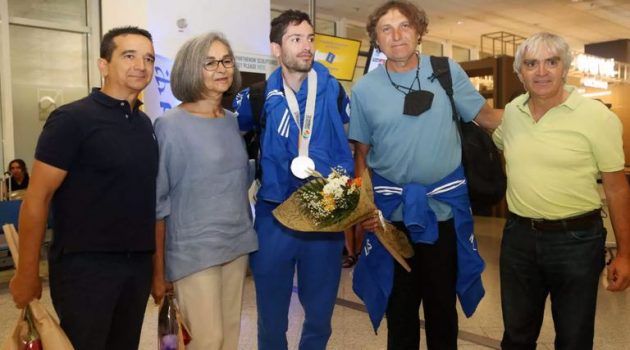 Ο Μίλτος Τεντόγλου επέστρεψε στην Ελλάδα με το Παγκόσμιο Μετάλλιο