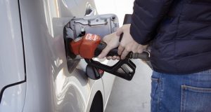 Τιμή βενζίνης: Πού θα κυμανθεί τον Αύγουστο – Τι προβλέπουν…