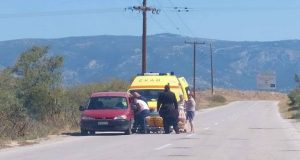 Μαγνησία: Παπάς σε ρόλο… τραυματιοφορέα – Μετέφερε με το αυτοκίνητό…