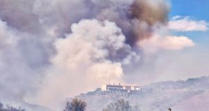 Φωτιά στην Αργολίδα: Κοντά στα σπίτια οι φλόγες – Εκκενώθηκε…