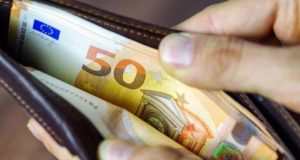 Κατώτατος μισθός: Επιστρέφει στα 751 ευρώ ύστερα από 10 χρόνια