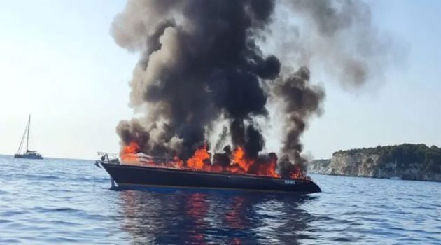 Παξοί: Ιστιοφόρο τυλίχθηκε στις φλόγες – Πρόλαβαν και σώθηκαν οι επιβάτες (Photos)