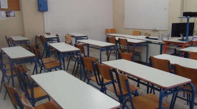 Σέρρες: Μαθήτριες Λυκείου διακινούν πορνογραφικό υλικό στο Σχολείο από τα κινητά τους (Video)
