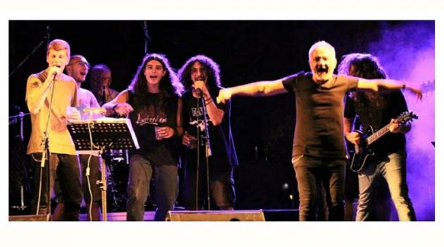 Καταχειροκροτήθηκε ο Χρήστος Θηβαίος στη Συναυλία που διοργάνωσε η Περιφέρεια στον Αστακό (Photos)