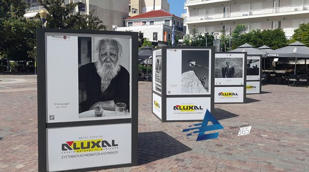 «Photopolis»: Τα έργα του Νίκου Αλιάγα στην Πλατεία Δημοκρατίας (Video – Photos)