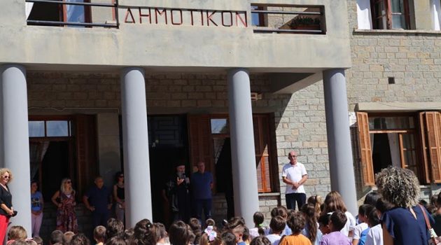 Στα Σχολεία του Αγρινίου ο Μητροπολίτης Ιερόθεος (Photos)