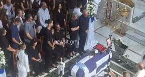 Μπομπονιέρες με κουφέτα στην κηδεία της 19χρονης Θάλειας Κορδαμπάλου