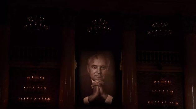 Οι Ρώσοι αποχαιρετούν τον Μιχαήλ Γκορμπατσόφ (Video)