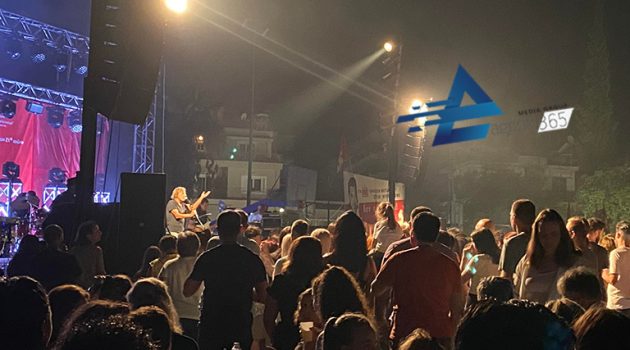 Αγρίνιο: Ο Β. Παπακωνσταντίνου επί σκηνής στο 48ο Φεστιβάλ Κ.Ν.Ε.-Οδηγητή (Videos – Photos)