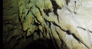 Σπήλαιο γεμάτο εκπλήξεις για τον επισκέπτη – Μια… ανάσα από…