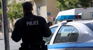 Αγρίνιο: 31χρονος «πιάστηκε» με χασίς, κοκαΐνη και μαχαίρια