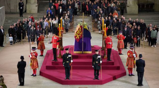 Βρετανία: Νεκρός 18χρονος που φρουρούσε το φέρετρο της Βασίλισσας Ελισάβετ