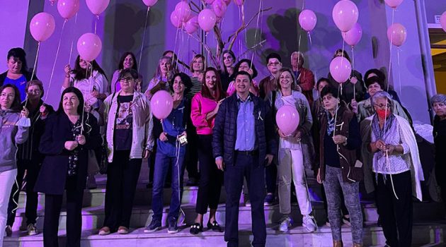 Ο Δήμος Ξηρομέρου φωταγώγησε το Δημαρχείο για τον καρκίνο του μαστού (Photos)
