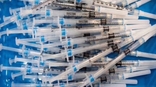 Αντιγριπικός εμβολιασμός 2022: Στα φαρμακεία 2 εκατ. εμβόλια – Ξεκίνησαν οι εμβολιασμοί
