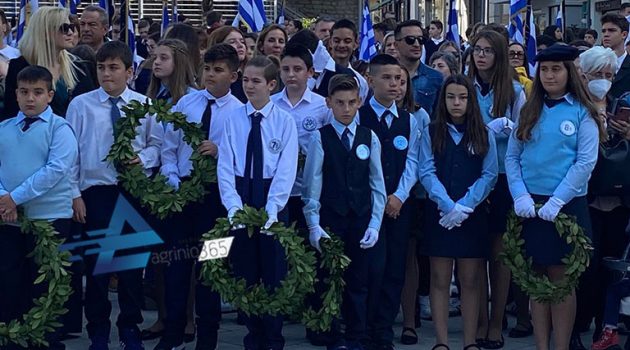 Αγρίνιο: Επιμνημόσυνη Δέηση και Κατάθεση Στεφάνων από τους Μαθητές (Video – Photos)