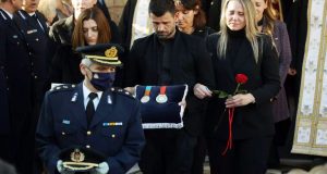 Κηδεία Αλέξανδρου Νικολαΐδη: Ο Μιχάλης Μουρούτσος μετέφερε τα δύο Ολυμπιακά…