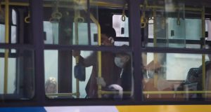 Ασπρόπυργος: Πλησίασαν λεωφορείο με το αυτοκίνητο και άρχισαν να το…