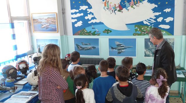 Αφιέρωμα στην εορτή της πολεμικής Αεροπορίας στο 1ο Δημοτικό Σχολείο Αγίου Κων/νου (Photos)