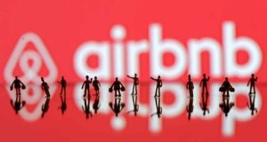 Airbnb: Δήμοι και ένοικοι πολυκατοικιών θα «αποφασίζουν» για όποιον διαθέτει…