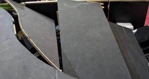 Δημοτικό Θέατρο Πειραιά: Κατέρρευσε μέρος της σκηνής – Τραυματίστηκαν μαθητές…