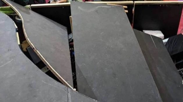 Δημοτικό Θέατρο Πειραιά: Κατέρρευσε μέρος της σκηνής – Τραυματίστηκαν μαθητές που έκαναν πρόβα (Photos)