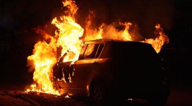 Κεφαλόβρυσο: Κάηκε Ι.Χ. μετά από τροχαίο ατύχημα (Video)