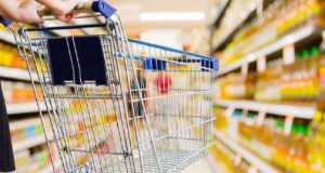 «Καλάθι του νοικοκυριού»: Μειώνουν τιμές τα σούπερ μάρκετ όσο περνούν…