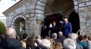 Σε κλίμα βαθιάς οδύνης η κηδεία του Αντώνη Σκυλλάκου